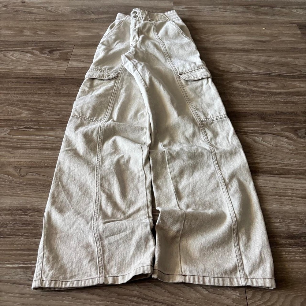Vintage Y2K/2000s Cream Streetwear Cargo Pants! 26x30 - Picture 3 of 8